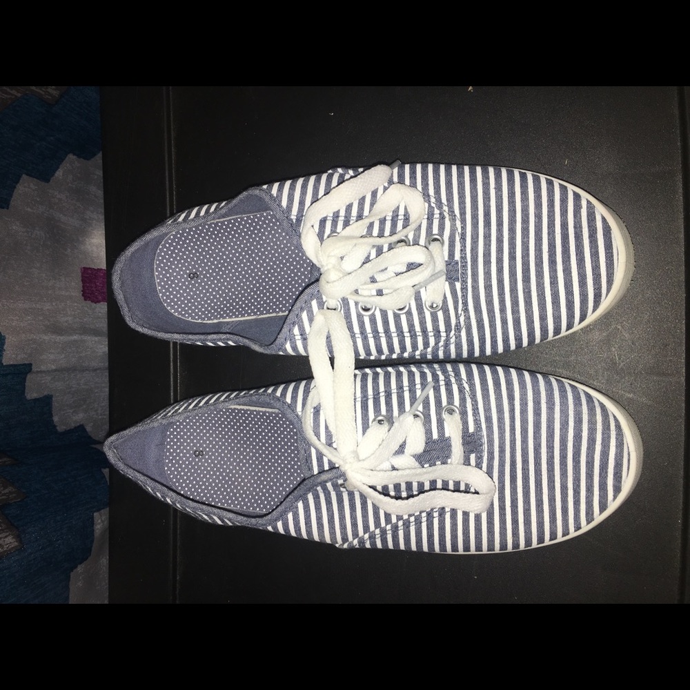 Women’s Tennis Shoes